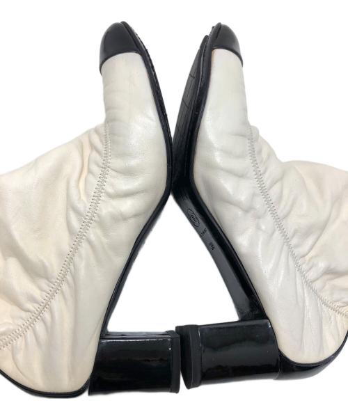 CHANEL（シャネル）CHANEL (シャネル) ココマークバイカラーブーツ アイボリー サイズ:39の古着・服飾アイテム