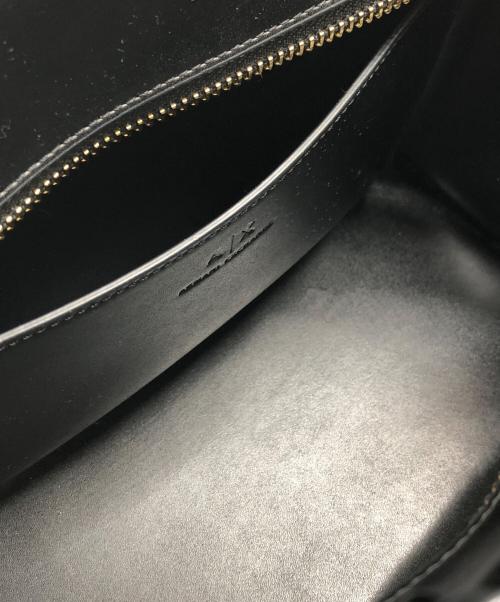ARMANI EXCHANGE（アルマーニ エクスチェンジ）ARMANI EXCHANGE (アルマーニ エクスチェンジ) BOXロゴバックル ミニハンドバッグ ブラック サイズ:表記なしの古着・服飾アイテム