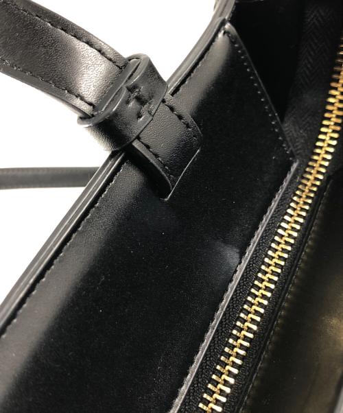 ARMANI EXCHANGE（アルマーニ エクスチェンジ）ARMANI EXCHANGE (アルマーニ エクスチェンジ) BOXロゴバックル ミニハンドバッグ ブラック サイズ:表記なしの古着・服飾アイテム