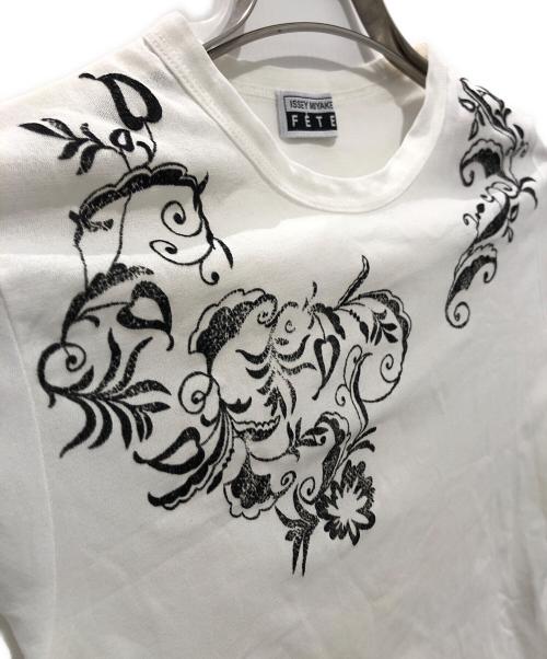 ISSEY MIYAKE FETE（イッセイミヤケフェット）ISSEY MIYAKE FETE (イッセイミヤケフェット) プリントシアーカットソー ホワイト サイズ:02の古着・服飾アイテム