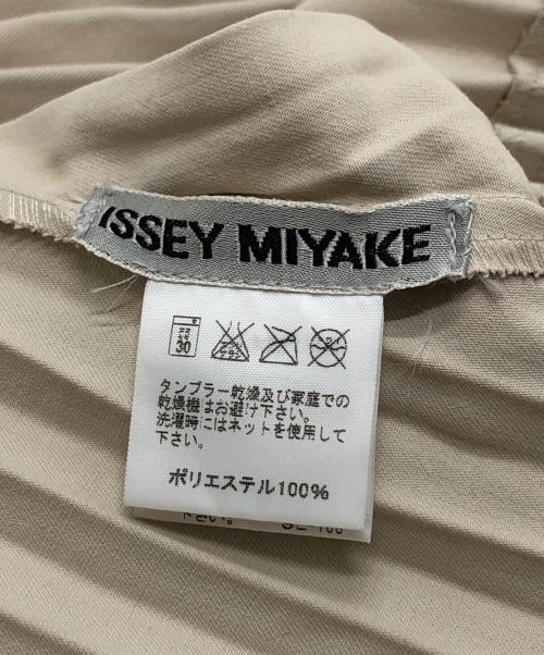 ISSEY MIYAKE（イッセイミヤケ）ISSEY MIYAKE (イッセイミヤケ) プリーツコート ベージュ サイズ:2の古着・服飾アイテム