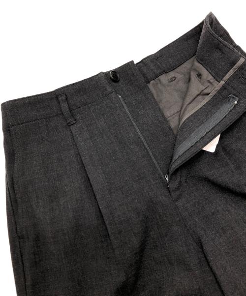 Spick and Span（スピックアンドスパン）Spick and Span (スピックアンドスパン) ハイブリッドダブルクロスワンタックパンツ グレー サイズ:40 未使用品の古着・服飾アイテム