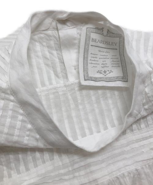 BEARDSLEY（ビアズリー）BEARDSLEY (ビアズリー) 立体タックブラウス ホワイト サイズ:Freeの古着・服飾アイテム