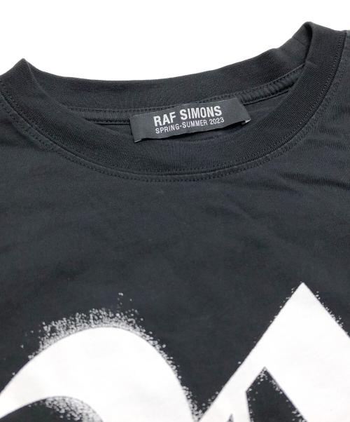 RAF SIMONS（ラフシモンズ）RAF SIMONS (ラフシモンズ) ビッグフィットRロゴTシャツ ブラック サイズ:Lの古着・服飾アイテム
