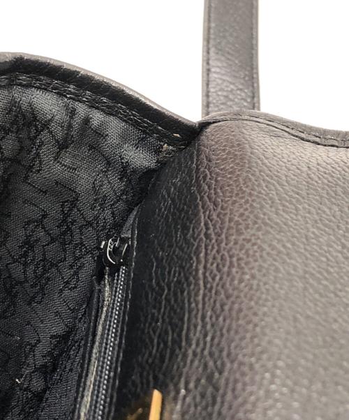 Yves Saint Laurent（イヴサンローラン）Yves Saint Laurent (イヴサンローラン) BIGロゴショルダーバッグ ブラックの古着・服飾アイテム