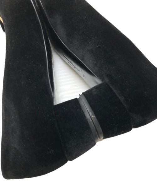 Salvatore Ferragamo（サルヴァトーレ フェラガモ）Salvatore Ferragamo (サルヴァトーレ フェラガモ) ヴァラリボンベロアパンプス ブラック サイズ:8Dの古着・服飾アイテム