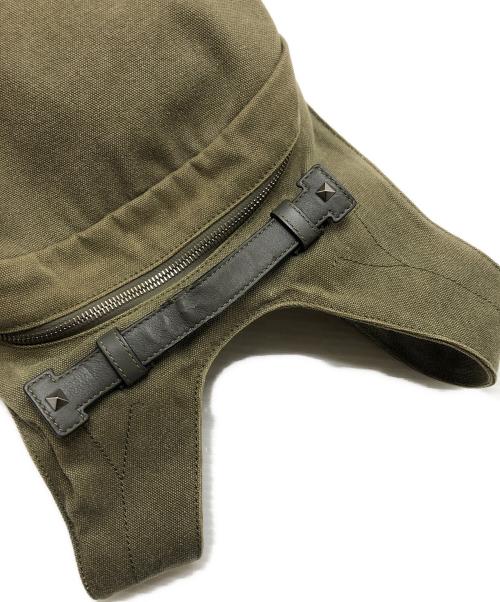 VALENTINO（ヴァレンティノ）VALENTINO (ヴァレンティノ) ロゴ バックパック カーキの古着・服飾アイテム
