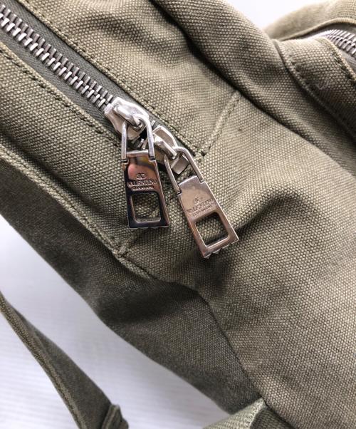 VALENTINO（ヴァレンティノ）VALENTINO (ヴァレンティノ) ロゴ バックパック カーキの古着・服飾アイテム