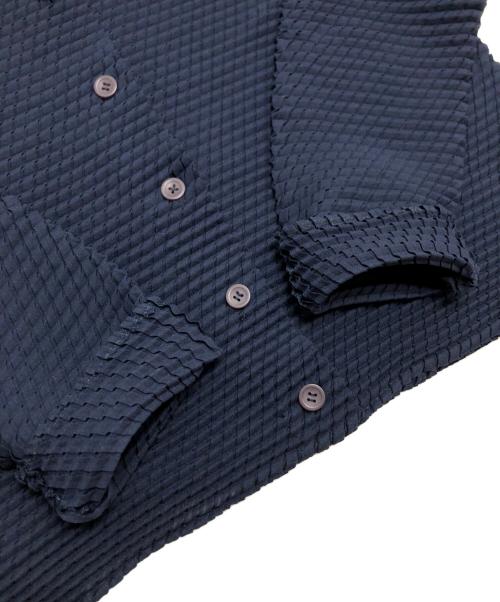 ISSEY MIYAKE（イッセイミヤケ）ISSEY MIYAKE (イッセイミヤケ) プリーツシャツ ネイビー サイズ:2の古着・服飾アイテム