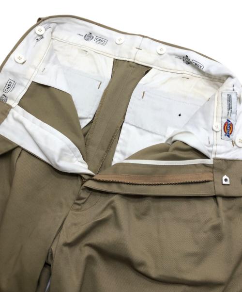 J.PRESS（ジェイプレス）J.PRESS (ジェイプレス) Dickies (ディッキーズ) タックワークパンツ ベージュ サイズ:0(71CM)の古着・服飾アイテム
