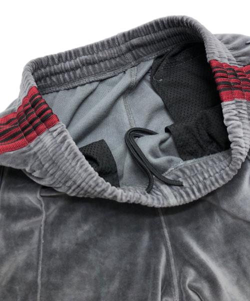 Needles（ニードルズ）Needles (ニードルズ) ベロアトラックパンツ グレー サイズ:Mの古着・服飾アイテム