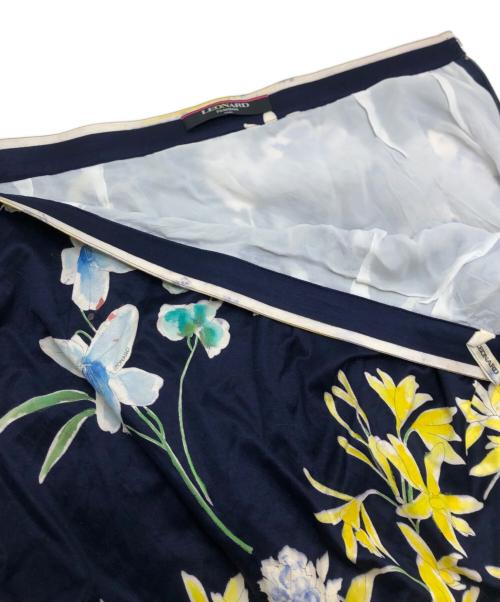 LEONARD FASHION（レオナールファッション）LEONARD FASHION (レオナールファッション) 総柄セットアップ ネイビー サイズ:ジャケット:不明 スカート:80の古着・服飾アイテム