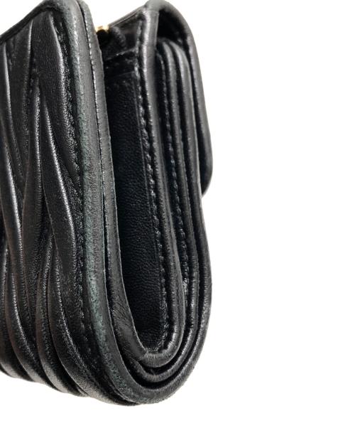 MIU MIU（ミュウミュウ）MIU MIU (ミュウミュウ) 二つ折り財布 ブラック サイズ:表記なしの古着・服飾アイテム