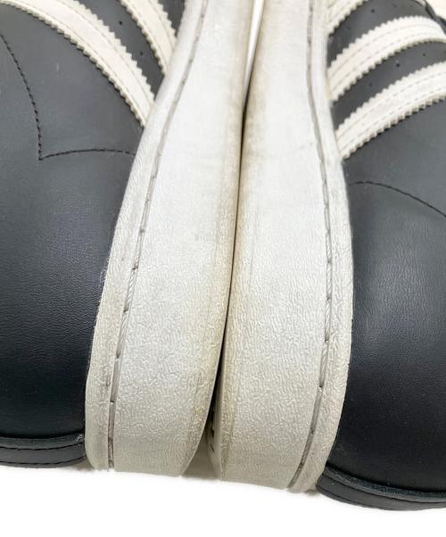 adidas（アディダス）adidas (アディダス) スニーカー ブラック サイズ:26.5CMの古着・服飾アイテム