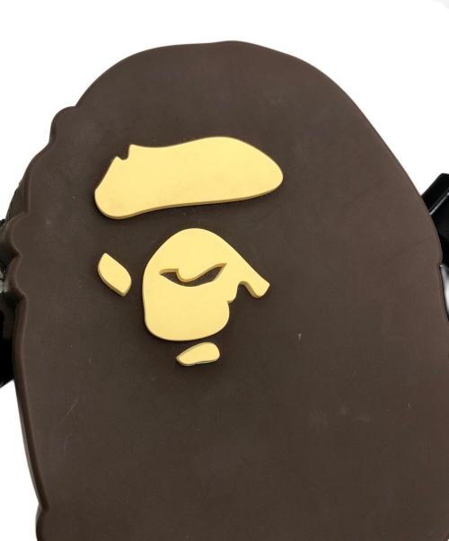 BAPE BY A BATHING APE（ベイプバイアベイシングエイプ）BAPE BY A BATHING APE (ベイプバイアベイシングエイプ) シリコンショルダーバッグ ブラウンの古着・服飾アイテム