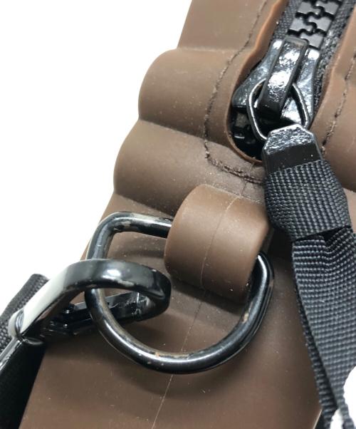 BAPE BY A BATHING APE（ベイプバイアベイシングエイプ）BAPE BY A BATHING APE (ベイプバイアベイシングエイプ) シリコンショルダーバッグ ブラウンの古着・服飾アイテム