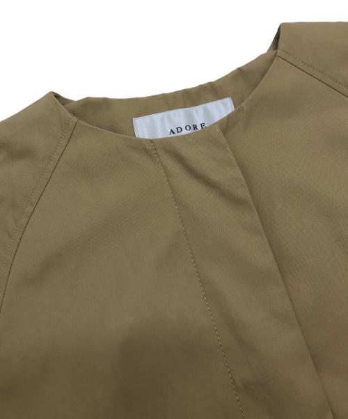 ADORE（アドーア）ADORE (アドーア) コンパクトコットンノーカラーコート ベージュ サイズ:36の古着・服飾アイテム