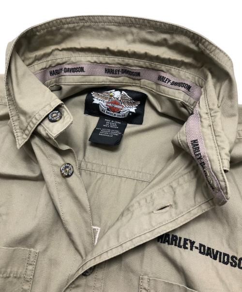HARLEY-DAVIDSON（ハーレーダビッドソン）HARLEY-DAVIDSON (ハーレーダビッドソン) バック刺繍シャツ ベージュ サイズ:Mの古着・服飾アイテム