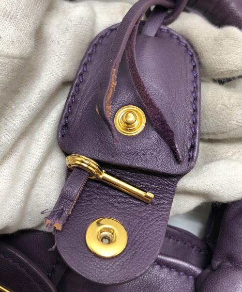MIU MIU（ミュウミュウ）MIU MIU (ミュウミュウ) ロック金具付レザーハンドバッグ パープル サイズ:表記なしの古着・服飾アイテム