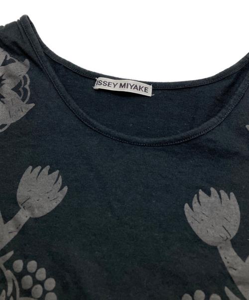 ISSEY MIYAKE（イッセイミヤケ）ISSEY MIYAKE (イッセイミヤケ) 花柄プリントカットソー ブラック サイズ:2の古着・服飾アイテム