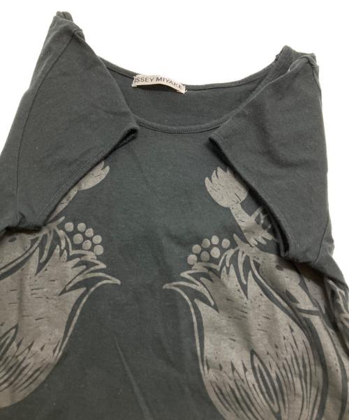 ISSEY MIYAKE（イッセイミヤケ）ISSEY MIYAKE (イッセイミヤケ) 花柄プリントカットソー ブラック サイズ:2の古着・服飾アイテム