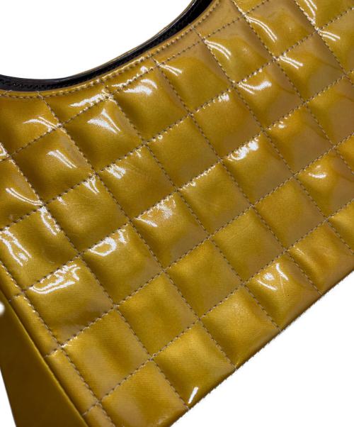 CHANEL（シャネル）CHANEL (シャネル) チョコバーパテントショルダーバッグ イエロー サイズ:表記なしの古着・服飾アイテム