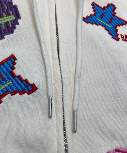battle kid（バトルキッド）battle kid (バトルキッド) 刺繍ロゴワッペンジップパーカー  アイボリー サイズ:XLの古着・服飾アイテム