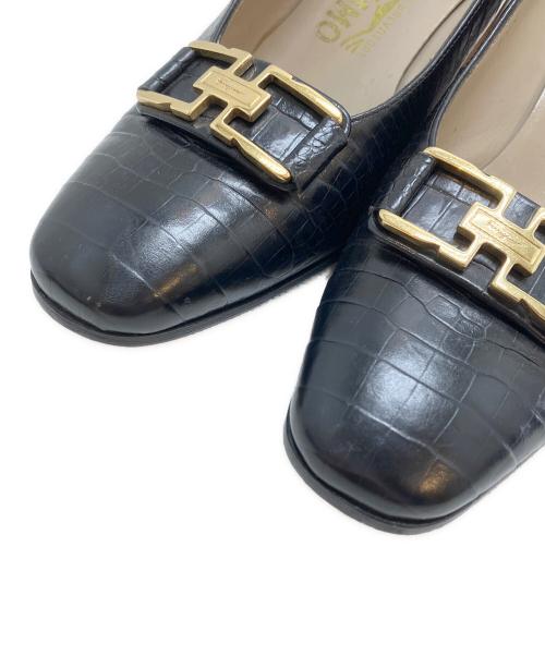 Salvatore Ferragamo（サルヴァトーレ フェラガモ）Salvatore Ferragamo (サルヴァトーレ フェラガモ) クロコ型押しレザーパンプス ブラック サイズ:24.5CMの古着・服飾アイテム