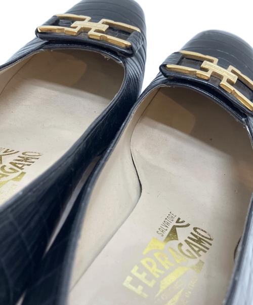 Salvatore Ferragamo（サルヴァトーレ フェラガモ）Salvatore Ferragamo (サルヴァトーレ フェラガモ) クロコ型押しレザーパンプス ブラック サイズ:24.5CMの古着・服飾アイテム