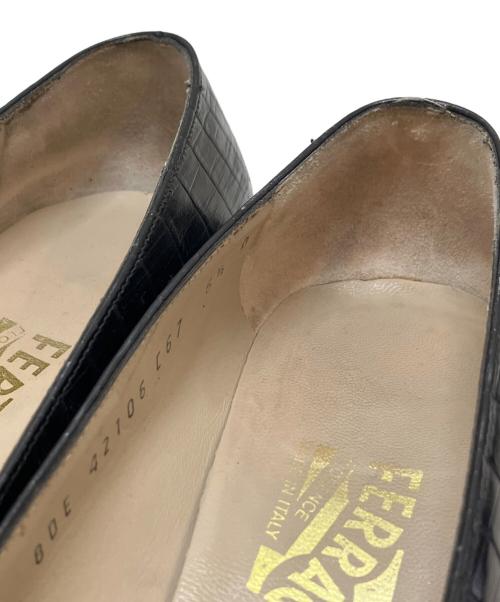 Salvatore Ferragamo（サルヴァトーレ フェラガモ）Salvatore Ferragamo (サルヴァトーレ フェラガモ) クロコ型押しレザーパンプス ブラック サイズ:24.5CMの古着・服飾アイテム