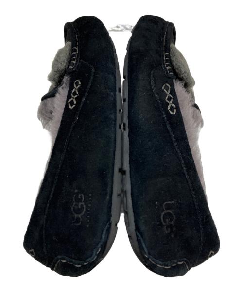 UGG（アグ）UGG (アグ) ANSLEY リボンモカシン ブラック サイズ:25CMの古着・服飾アイテム