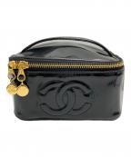 CHANELシャネル）の古着「エナメルバニティバッグ」｜ブラック