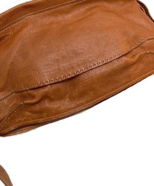 genten（ゲンテン）genten (ゲンテン) ヴィンテージバッファロー ショルダーバッグ大 ブラウンの古着・服飾アイテム