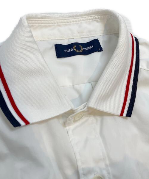 FRED PERRY（フレッドペリー）FRED PERRY (フレッドペリー) 長袖シャツ ホワイト サイズ:Sの古着・服飾アイテム