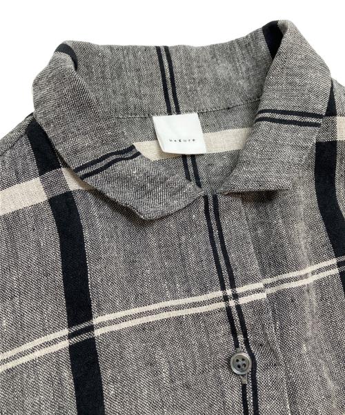 KAGURE（カグレ）KAGURE (カグレ) リネンチェック半袖シャツ グレー サイズ:Freeの古着・服飾アイテム