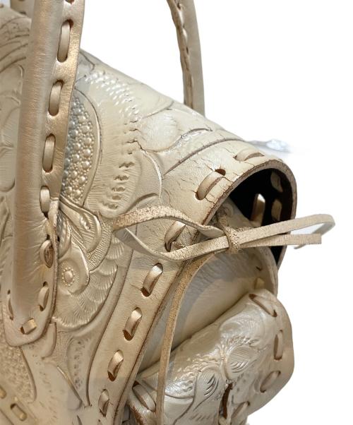 Carving Tribes（カービングトライブス）Carving Tribes (カービングトライブス) レザーハンドバッグ ホワイト サイズ:表記なしの古着・服飾アイテム