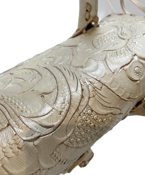 Carving Tribes（カービングトライブス）Carving Tribes (カービングトライブス) レザーハンドバッグ ホワイト サイズ:表記なしの古着・服飾アイテム