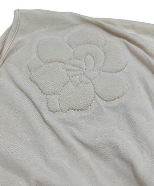 BRUNELLO CUCINELLI（ブルネロクチネリ）BRUNELLO CUCINELLI (ブルネロクチネリ) フラワー刺繍カットソー ベージュ サイズ:36の古着・服飾アイテム