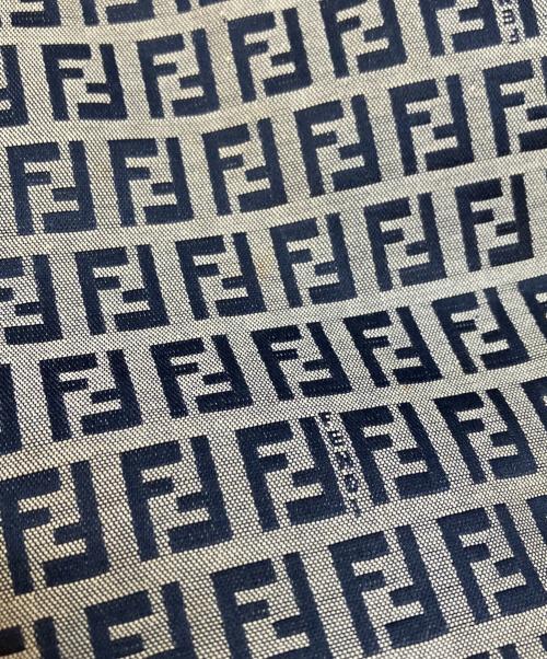 FENDI（フェンディ）FENDI (フェンディ) マンバケット ズッキーノ/ワンショルダーバッグ グレーの古着・服飾アイテム