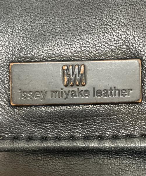 ISSEY MIYAKE（イッセイミヤケ）ISSEY MIYAKE (イッセイミヤケ) バッグ ブラックの古着・服飾アイテム