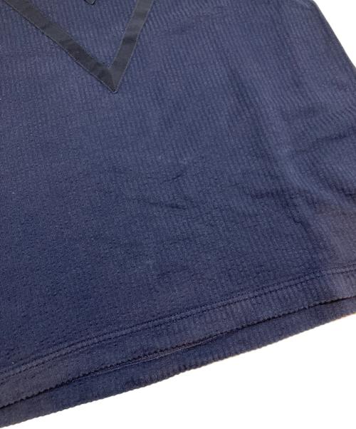 LOUIS VUITTON（ルイ ヴィトン）LOUIS VUITTON (ルイ ヴィトン) VデザインTシャツ ネイビー サイズ:Mの古着・服飾アイテム