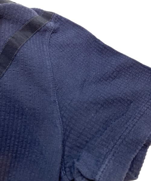 LOUIS VUITTON（ルイ ヴィトン）LOUIS VUITTON (ルイ ヴィトン) VデザインTシャツ ネイビー サイズ:Mの古着・服飾アイテム