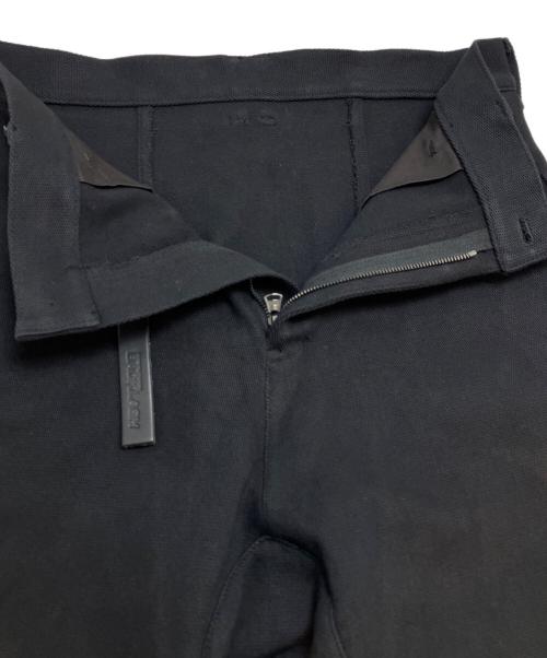 ISAMU KATAYAMA BACKLASH（イサムカタヤマ・バックラッシュ）ISAMU KATAYAMA BACKLASH (イサムカタヤマ・バックラッシュ) SUPER STRETCH DOBBY CLOTH SARROUEL SKINNY PANTS ブラック サイズ:Mの古着・服飾アイテム