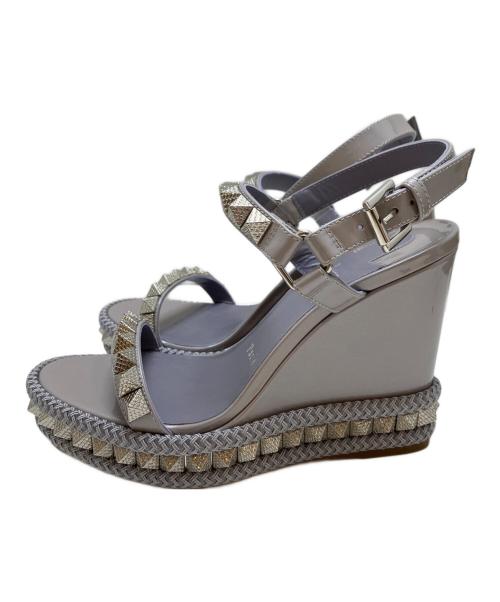 Christian Louboutin（クリスチャン・ルブタン）Christian Louboutin (クリスチャン・ルブタン) スタッズ付きウェッジサンダル グレー サイズ:37の古着・服飾アイテム