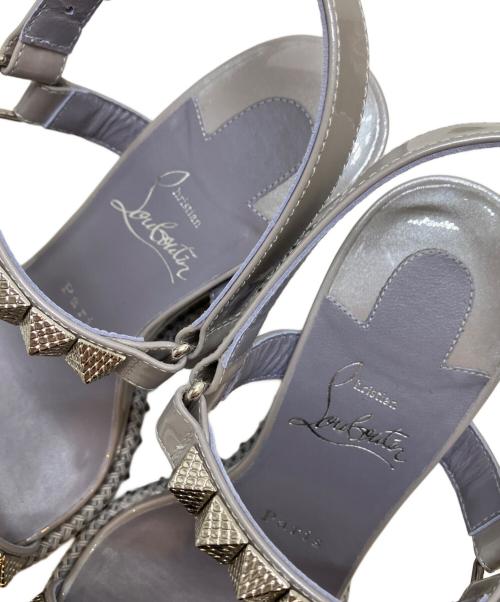 Christian Louboutin（クリスチャン・ルブタン）Christian Louboutin (クリスチャン・ルブタン) スタッズ付きウェッジサンダル グレー サイズ:37の古着・服飾アイテム