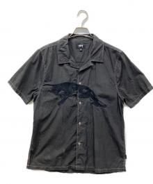 stussy（ステューシー）の古着「パンサーオープンカラーシャツ」｜ブラック