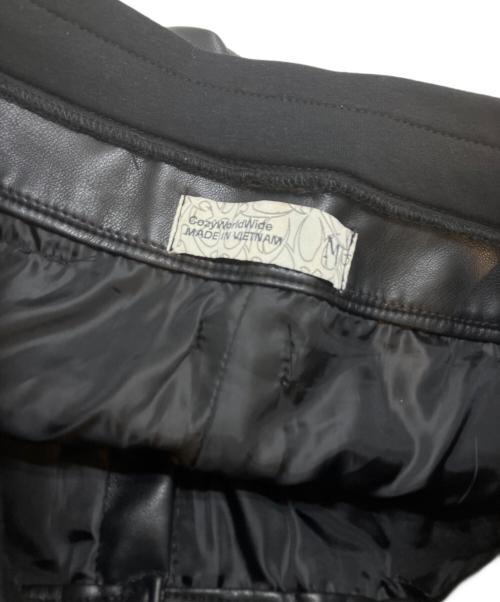 COZY WORLD WIDE（コージーワールドワイド）cozy world wide (コージーワールドワイド) フェイクレザーカーゴパンツ ブラック サイズ:Mの古着・服飾アイテム