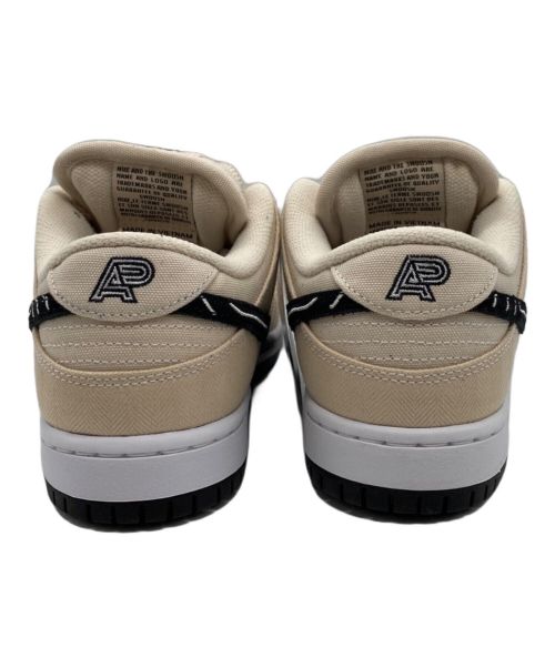 NIKE SB（ナイキエスビー）NIKE SB (ナイキエスビー) Albino & Preto Dunk Low Pro QS ベージュ サイズ:US6 未使用品の古着・服飾アイテム