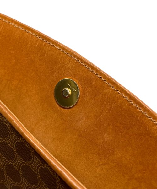 CELINE（セリーヌ）CELINE (セリーヌ) マカダムフラップクラッチバッグ ブラウンの古着・服飾アイテム