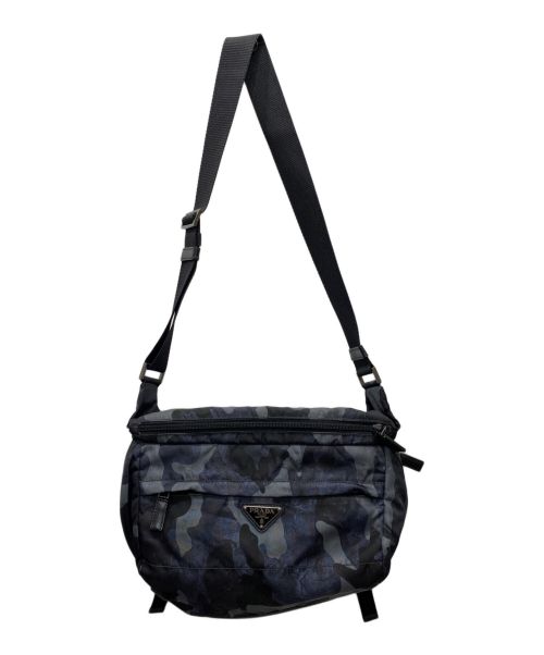 PRADA（プラダ）PRADA (プラダ) カモ柄メッセンジャーバッグ ブラックの古着・服飾アイテム